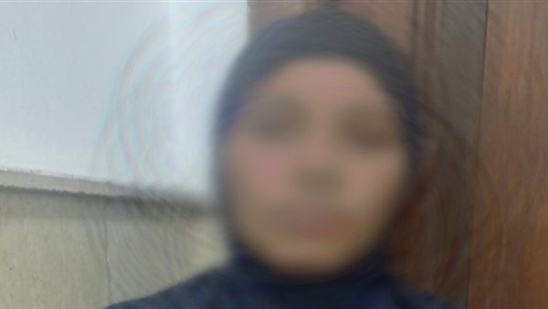 القبض على أم تعذب ابنتها بإلقاء الماء المغلي عليها