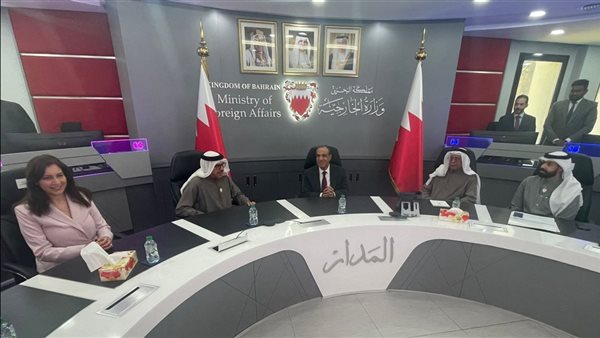 الدكتور بدر عبد العاطي، وزير الخارجية، ونظيره البحريني
