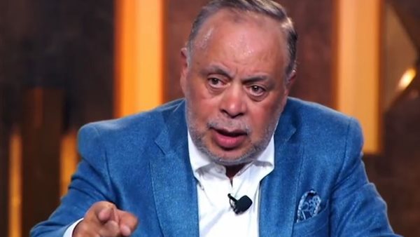  أشرف زكي يطمئن الجمهور على حالته الصحية