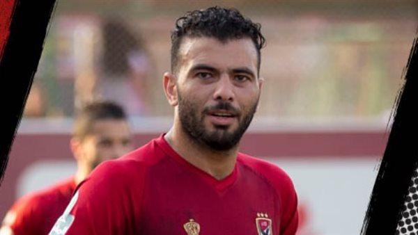  عماد متعب لاعب الأهلي السابق