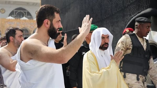 صور احمد الشرع في العمرة