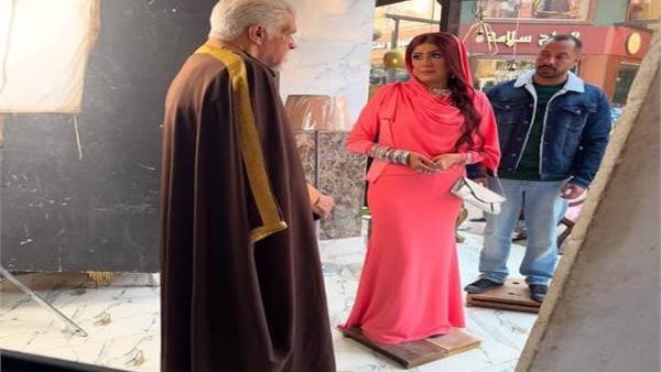 عمرو وهبة يعلق على فارق الطول بينه وبين غادة عبد الرازق 