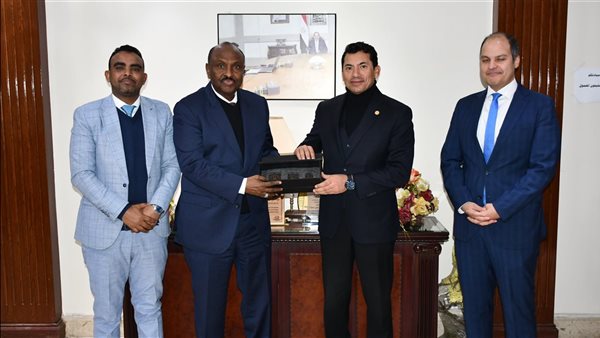 لقاء وزير الشباب والرياضة مع سفير جيبوتي