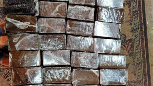 سقوط عصابة الاتجار بالمخدرات بالمحافظات 