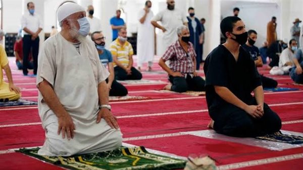 حكم صلاة سنة الظهر القبلية والإمام في الخطبة