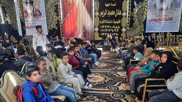 أبناء مدارس الأحد في عزاء الأنبا أجابيوس