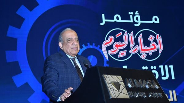 الدكتور محمود عصمت وزير الكهرباء والطاقة المتجددة
