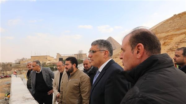 محافظ الجيزة خلال تفقده محيط المتحف المصري الكبير