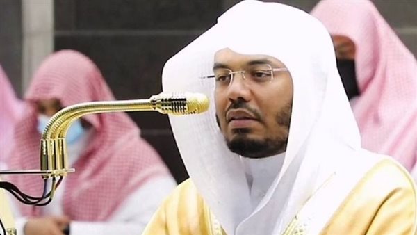 إمام الحرم المكي يدعو لمصر