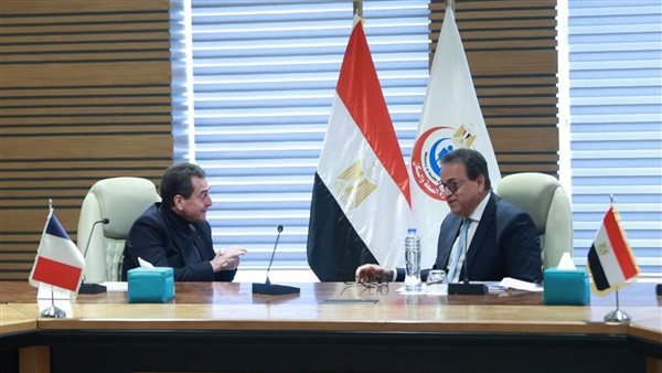 وزير الصحة مع سفير فرنسا 