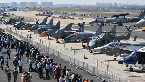مقاتلات روسية وأمريكية تشارك في معرض الدفاع الجوي الهندي