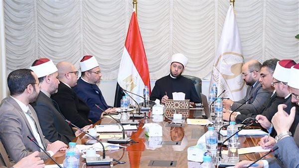 وزير الأوقاف يناقش تطوير البرامج الدعوية في شهر رمضان