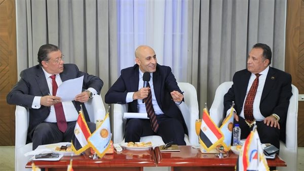 وزير التعليم خلال الندوة 