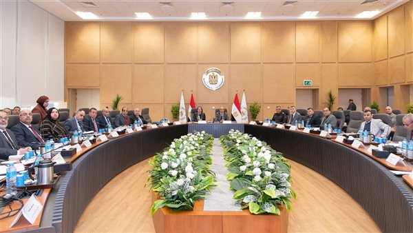 اجتماع اللجنة العليا لتراخيص الشواطئ