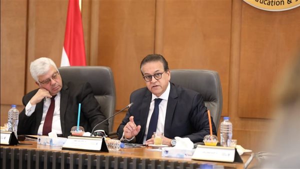 الدكتور خالد عبدالغفار وزير الصحة 