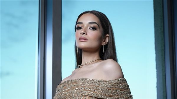 الفنانة ملك زاهر