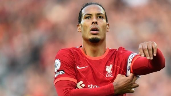 فيرجيل فان دايك، قائد فريق ليفربول