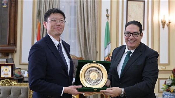رئيس جامعة القاهرة وممثل هيئة جايكا بمصر