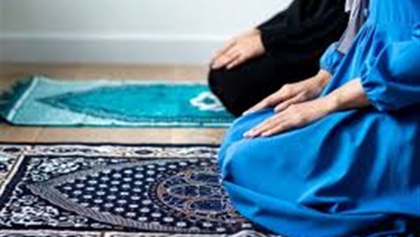 كيفية صلاة التراويح للنساء في البيت جماعة