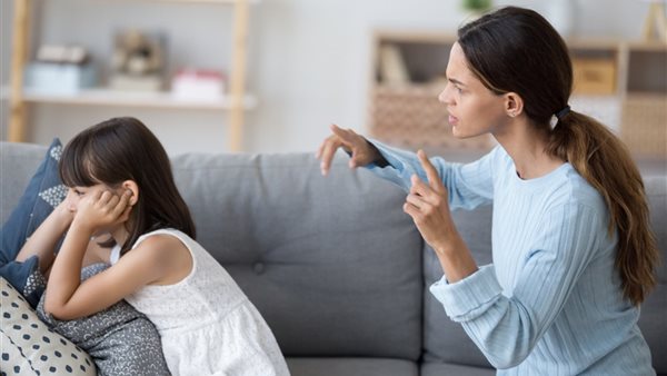 كيفية التعامل مع الطفل العنيد في عمر 10 سنوات
