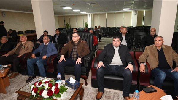وزير الإسكان يتابع موقف مشروعات الخدمات بمدينة العبور
