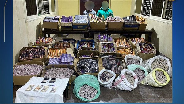 سقوط عصابة بيع الألعاب النارية عبر فيس بوك