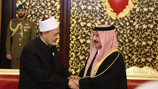 ملك البحرين يستقبل شيخ الأزهر