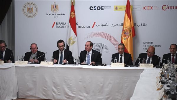الرئيس السيسي يشارك في مائدة مستديرة مع مجتمع الأعمال 
