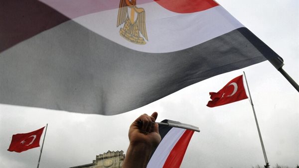 رفع العلمين المصري والتركي على أطول برج في مصر وإفريقيا
