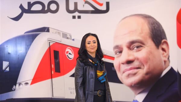 وزيرة التضامن الاجتماعي تستقل القطار الكهربائي إلى مقر الوزا