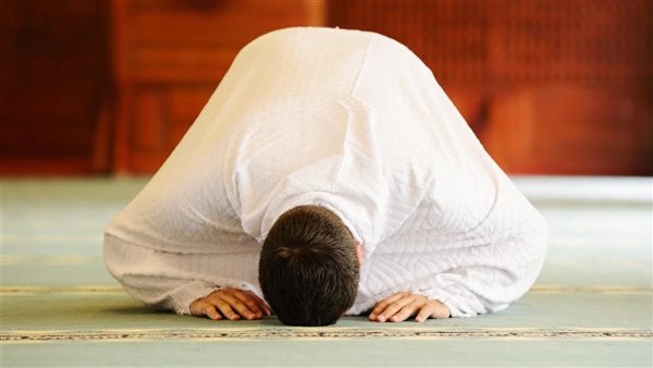 هل يجوز قضاء الصلاة عن الأم أو الأب المقصرين في أدائها؟
