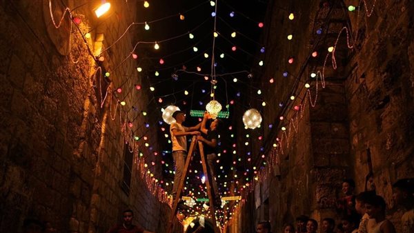 حكم تعليق الزينة والفوانيس في رمضان