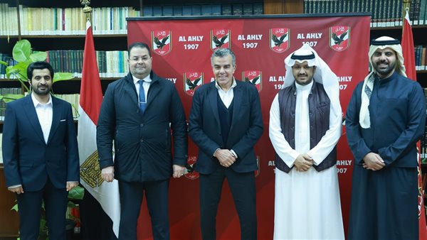 وفد أكبر منتدى للاستثمار الرياضي مع إدارة الأهلي في الجزيرة
