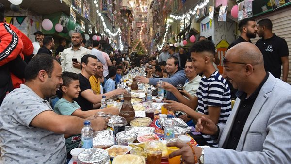 هل الافطار على موائد الفنانات في رمضان حلال ام حرام