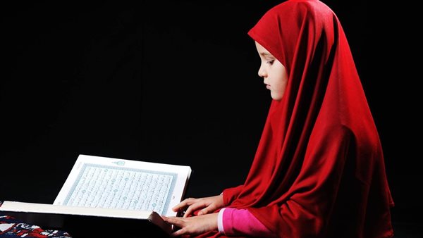 هل يجوز للمرأة قراءة القرآن بدون حجاب؟