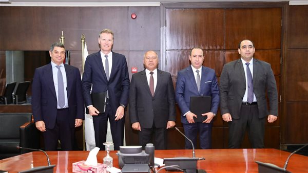 وزير الصناعة مع الرئيس التنفيذي لمجموعة MSC