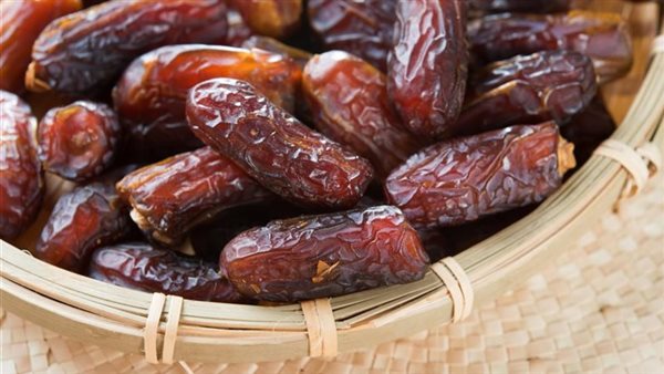 هل الإفطار على التمر يرفع السكر