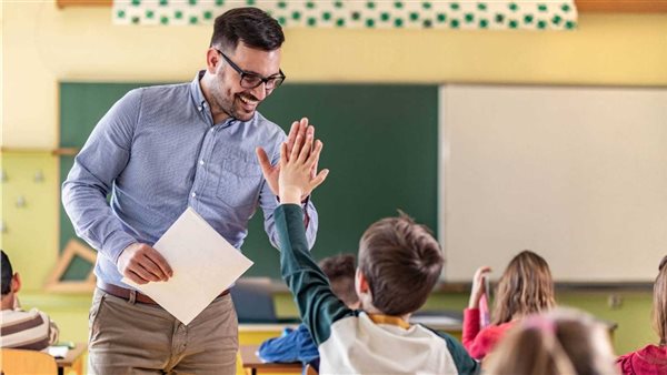 رابط التقديم على وظائف معلم مساعد مادة لغة عربية ..بدأ اليوم