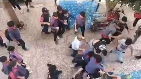 خناقة داخل مدرسة أرشيفية 