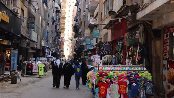 ملابس العيد تتزاحم مع مصاريف المدارس في 2025