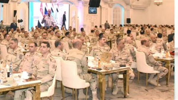 الفريق أول عبد المجيد صقر القائد العام للقوات المسلحة