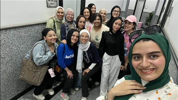 اللحظات السعيدة.. حملة ترويجية لطلاب إعلام القاهرة 
