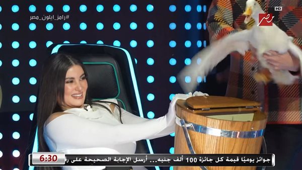 ما هو لون شنطة هدى الأتربي