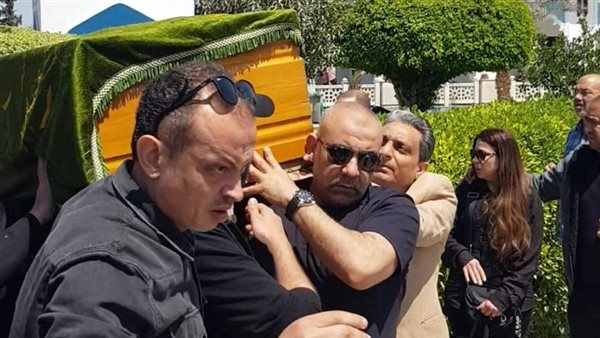تشييع جثمان زوجة الفنان نضال الشافعي