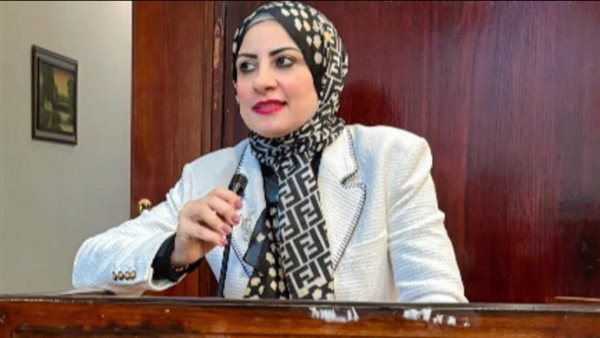 الدكتورة نيفين وهدان أستاذة العلوم السياسية