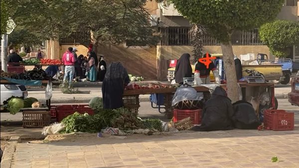 سوق عشوائي يهدد راحة سكان الحي السابع بأكتوبر