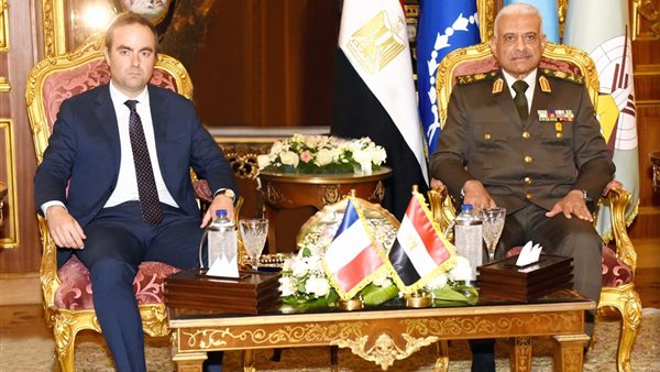  الفريق أول عبد المجيد صقر يلتقي وزير الجيوش الفرنسي