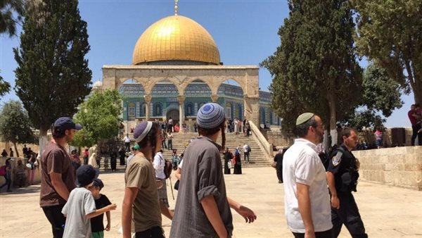  اقتحام باحت المسجد الأقصى من عشرات المستوطنين 