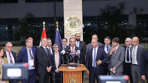 وزير الاتصالات يناقش جذب الاستثمارات الفرنسية في قطاع تكنولو