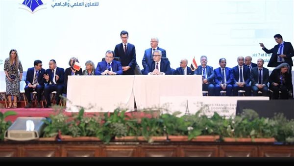 جانب من توقيع البروتوكول